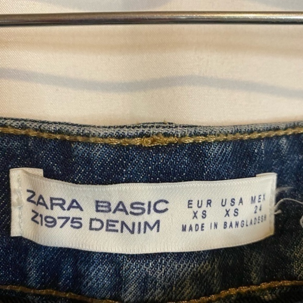 ZARA Denim Distressed Mini Skirt, Size XS, Button Fly, Raw Hem, Fraying, EUC - Picture 7 of 11